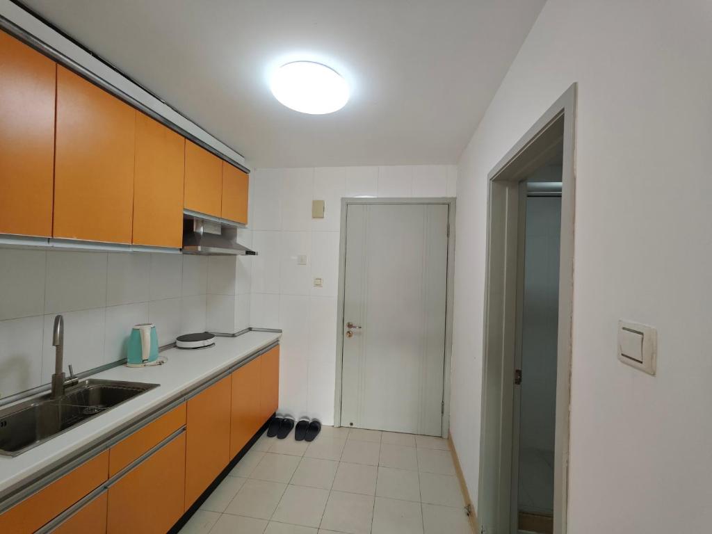 Kuchyň nebo kuchyňský kout v ubytování iNestin Shanghai Apt Xinjinqiao Road
