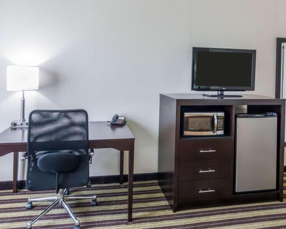 Quality Inn & Suites - Standard King Room - Niet -roken