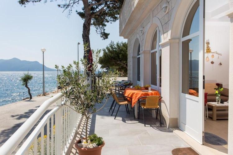 2 bedroom apartment with Sea view