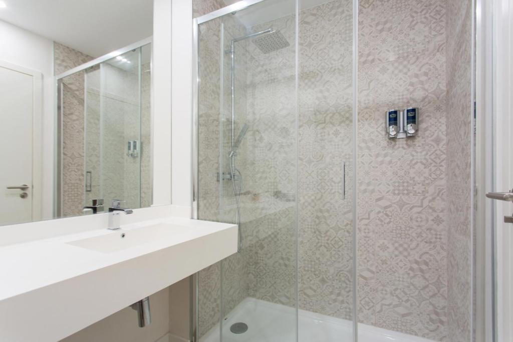 Een badkamer bij Four Points by Sheraton Sesimbra