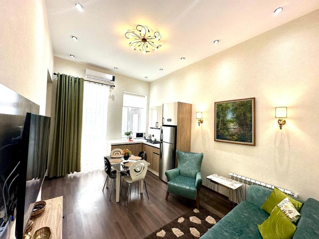 Stylish Urban Apt at the center در باکو