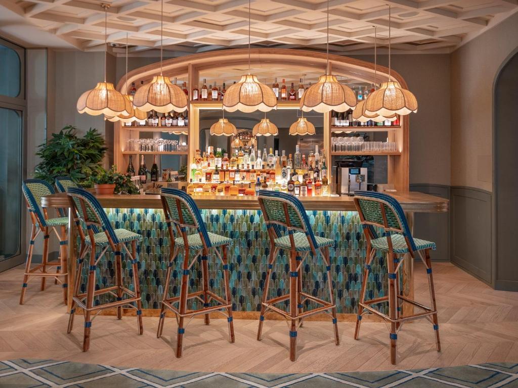 Miss Fuller - Resim 2