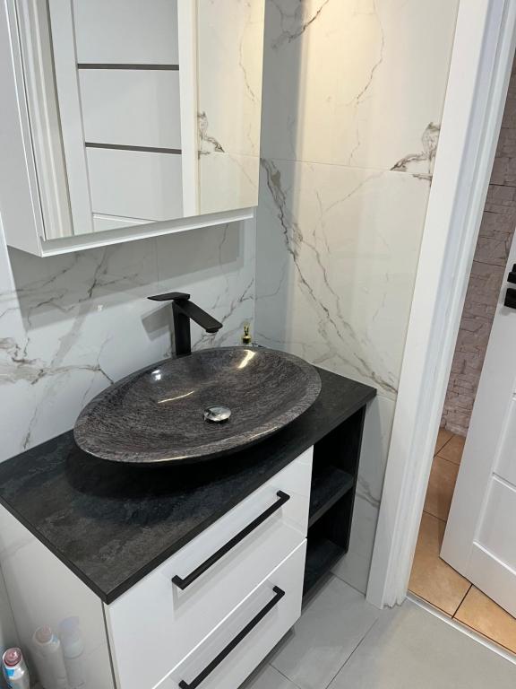 Kuchyňa alebo kuchynka v ubytovaní Apartament Szpitalna