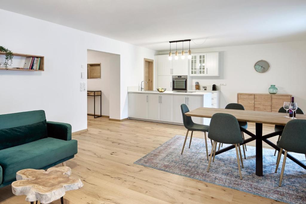 Kuchyň nebo kuchyňský kout v ubytování Große Wohnung in Schlanders