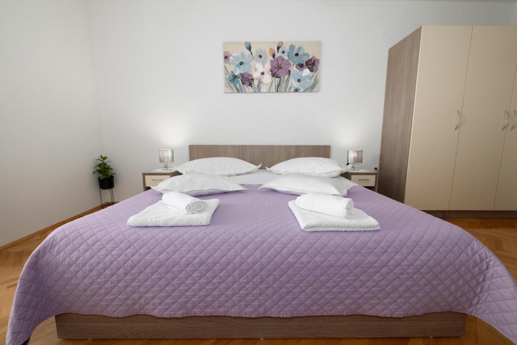 Postel nebo postele na pokoji v ubytování Apartmani Marta