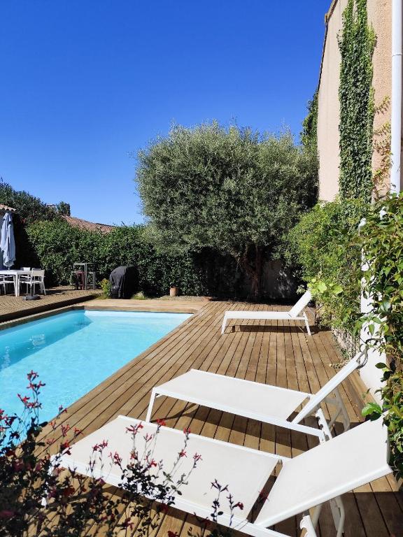 Chambre studio indépendante au calme vue sur piscine - Housity