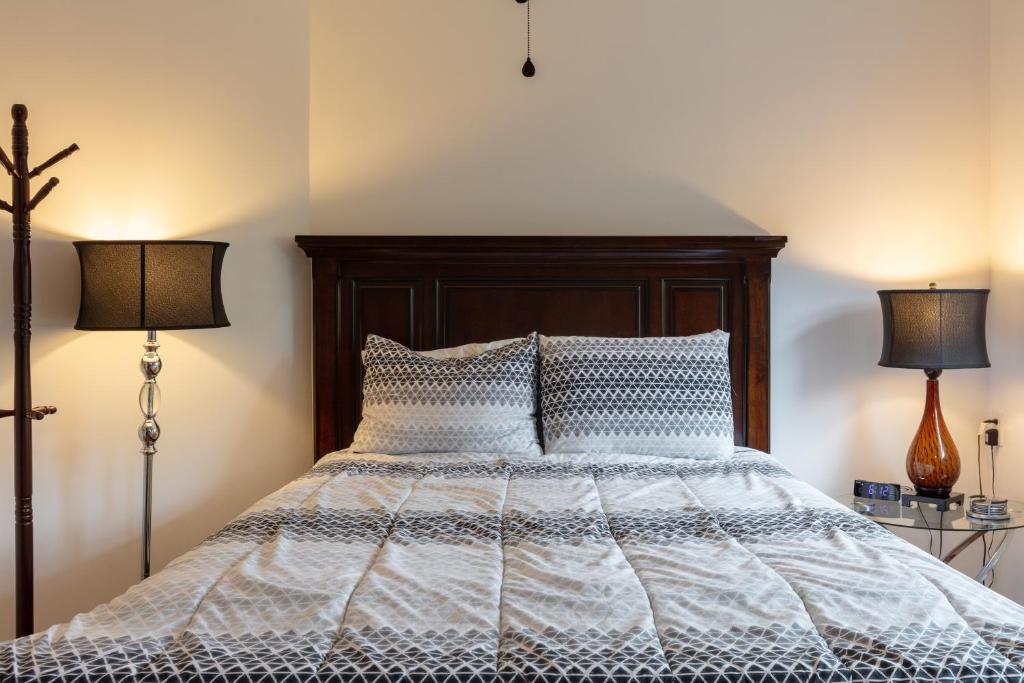 Postel nebo postele na pokoji v ubytování Micosta Leisure Inn