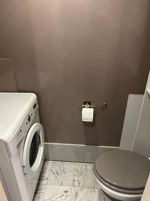 Imagine din galeria proprietății Suite avec balcon vue Tour Eiffel în Paris