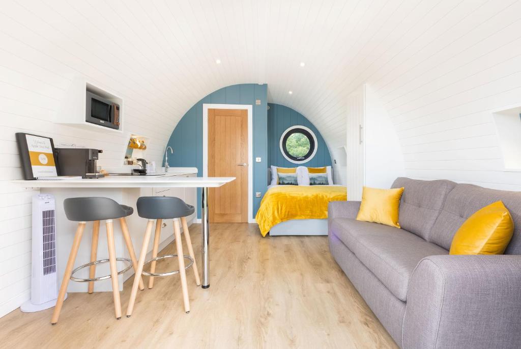 Posezení v ubytování Luxury Glamping Pods with private Hot Tubs - Dog Friendly