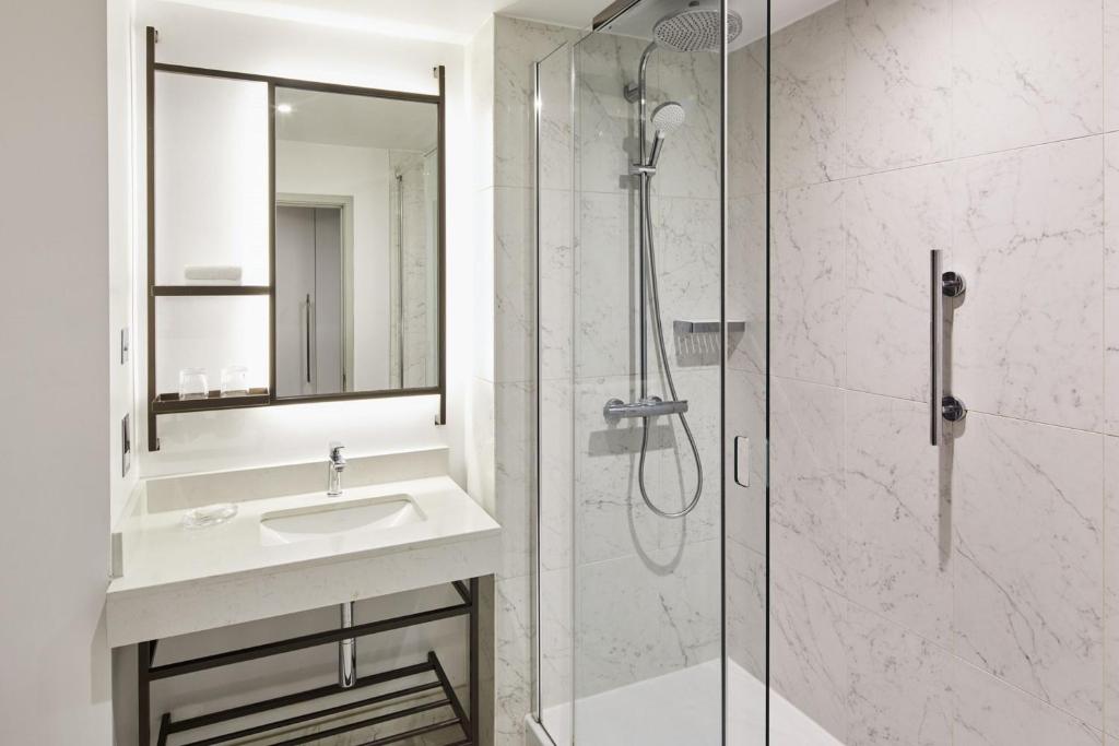 London Marriott Hotel Grosvenor Square - Deluxe Twin, Guest Room, 2 Twin/Single Bed(s)
