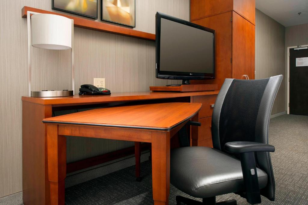 Courtyard by Marriott Wichita Falls - One-Bedroom Suite With Two Queen Beds And Sofa Bed