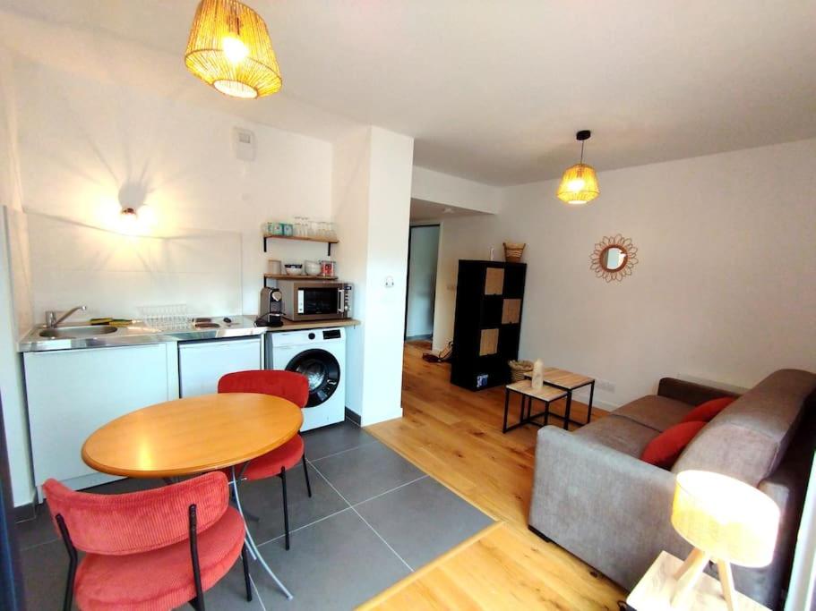 Photo de la galerie de l'établissement Studio meublé centre ville Aix les Bains, à Aix-les-Bains