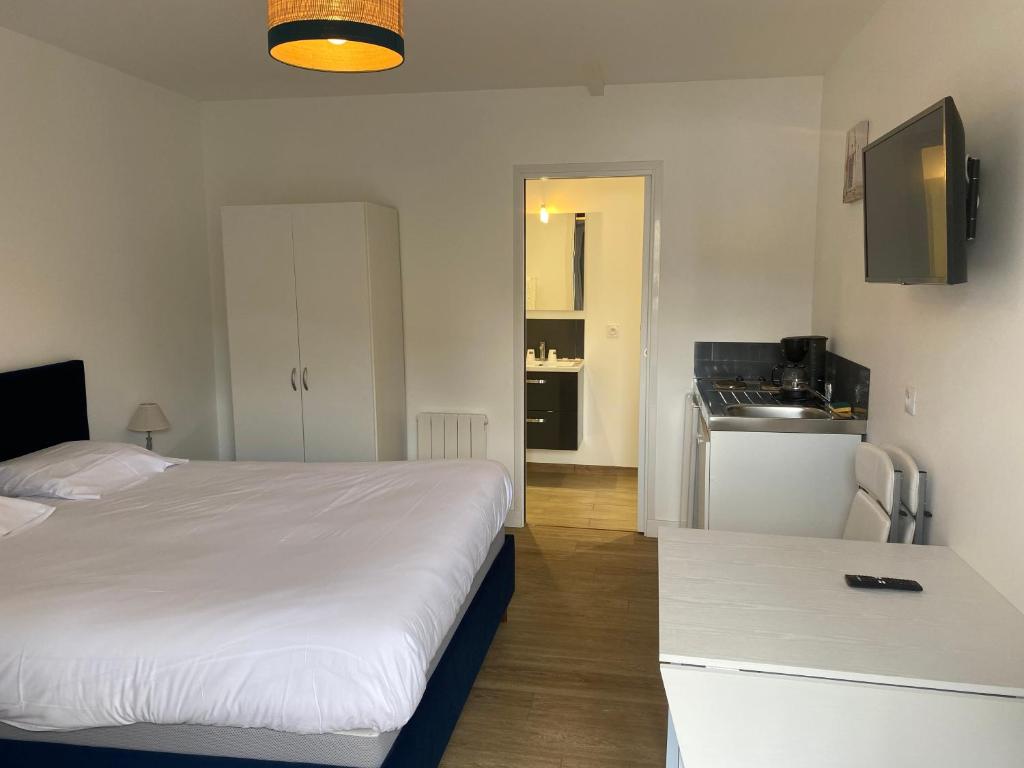 Postel nebo postele na pokoji v ubytování B&B de Saint Come de Fresné