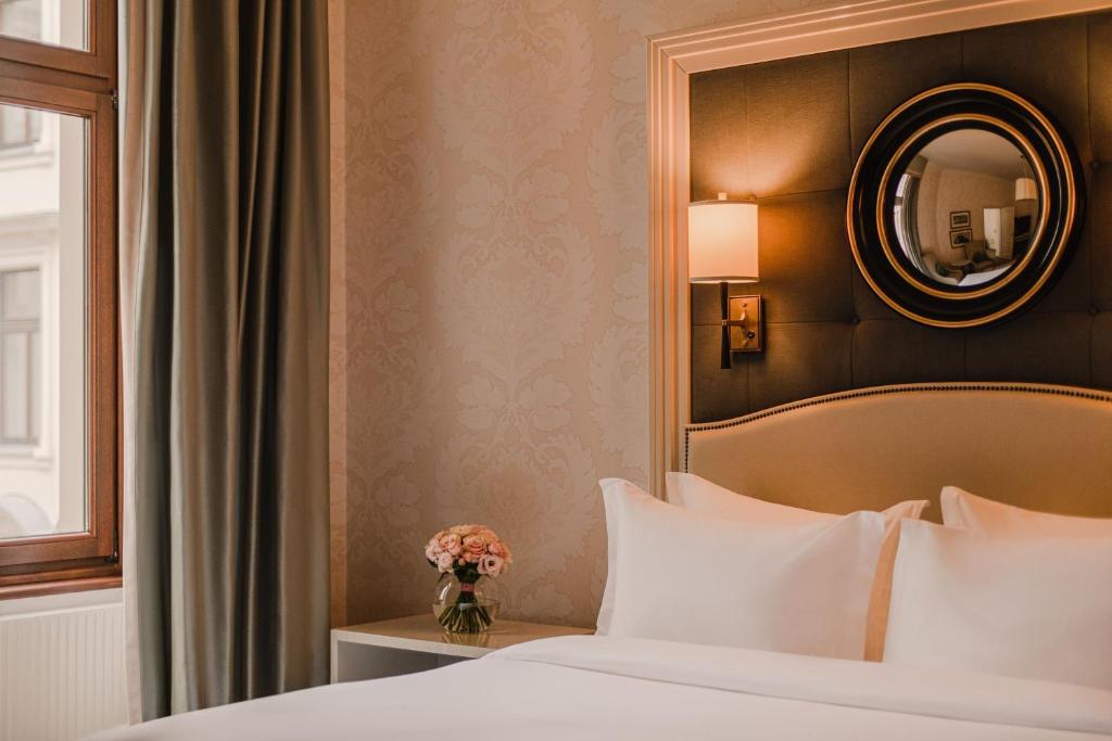 Postel nebo postele na pokoji v ubytování Hotel Bristol, A Luxury Collection Hotel, Warsaw