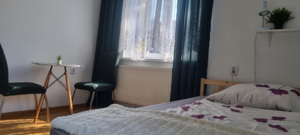 Postel nebo postele na pokoji v ubytování Pokoje Gościnne Karina