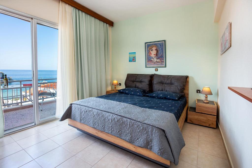 Łóżko lub łóżka w pokoju w obiekcie "Thea" Apartment 1