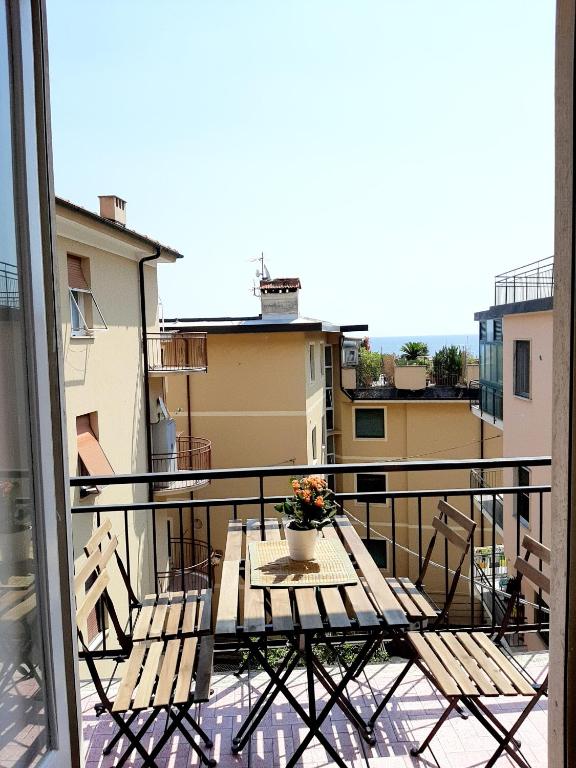 A balcony or terrace at WONDERFUL NOLI - appartamento Noli Liguria Italia