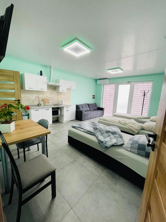 Kwatera - Pod Wiatrakiem, JACUZZI ZEWNĘTRZNE - Family Room With Private Bathroom