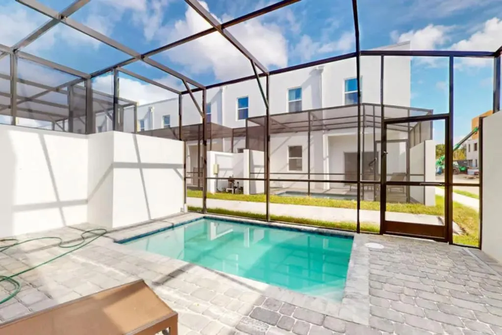 Spacious 5BR Home w Pool 15 Minutes to Disney