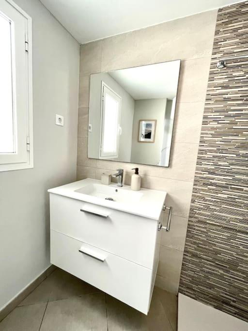 A bathroom at La Cabanana - Apartment w pool and high-speed WiFi