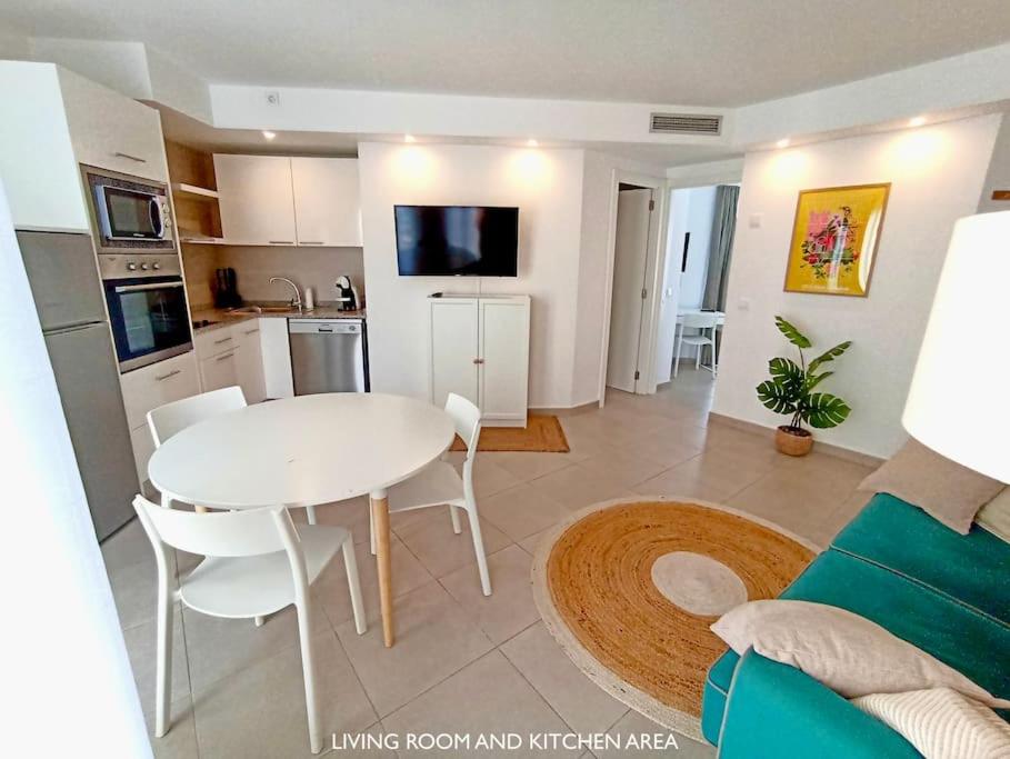 A kitchen or kitchenette at La Cabanana - Apartment w pool and high-speed WiFi