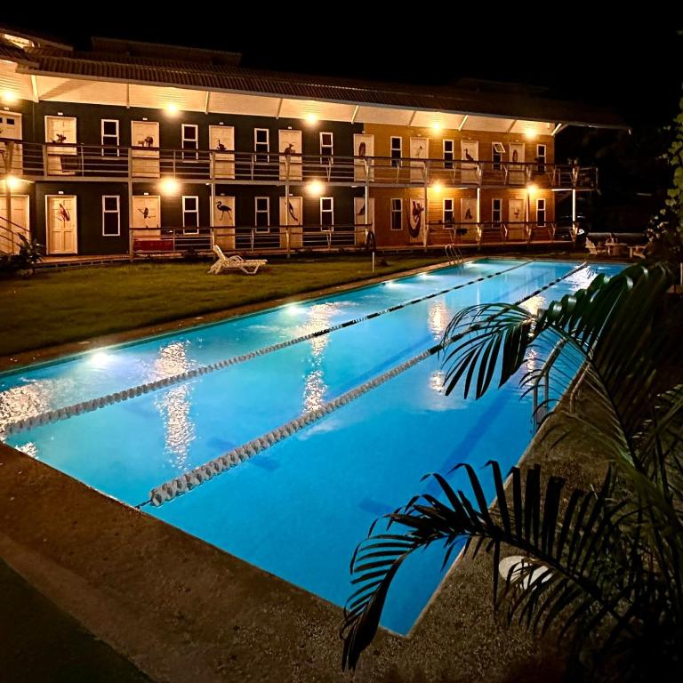 Bazén v ubytování Hotel Tama Lodge nebo v jeho okolí
