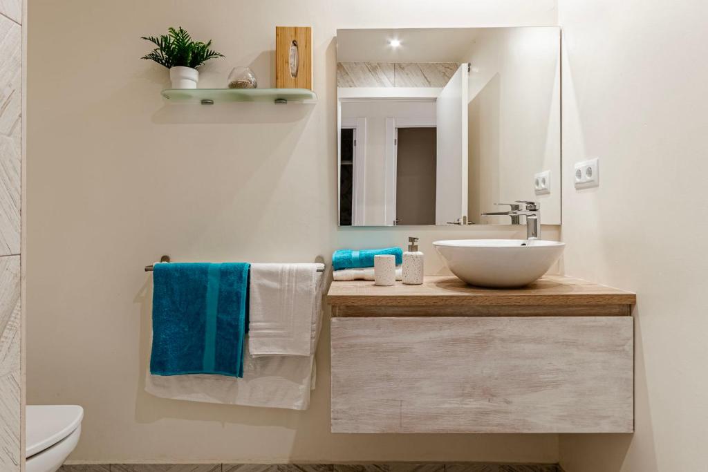 Kúpeľňa v ubytovaní Casa Mediterránea con piscina privada en Palamós