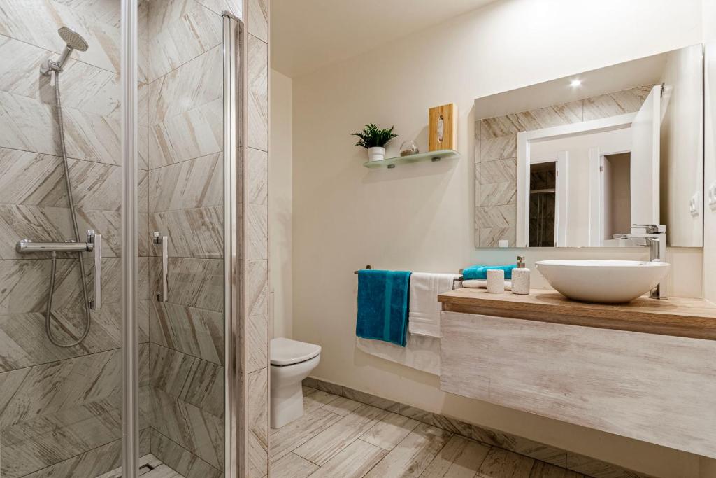 Kúpeľňa v ubytovaní Casa Mediterránea con piscina privada en Palamós