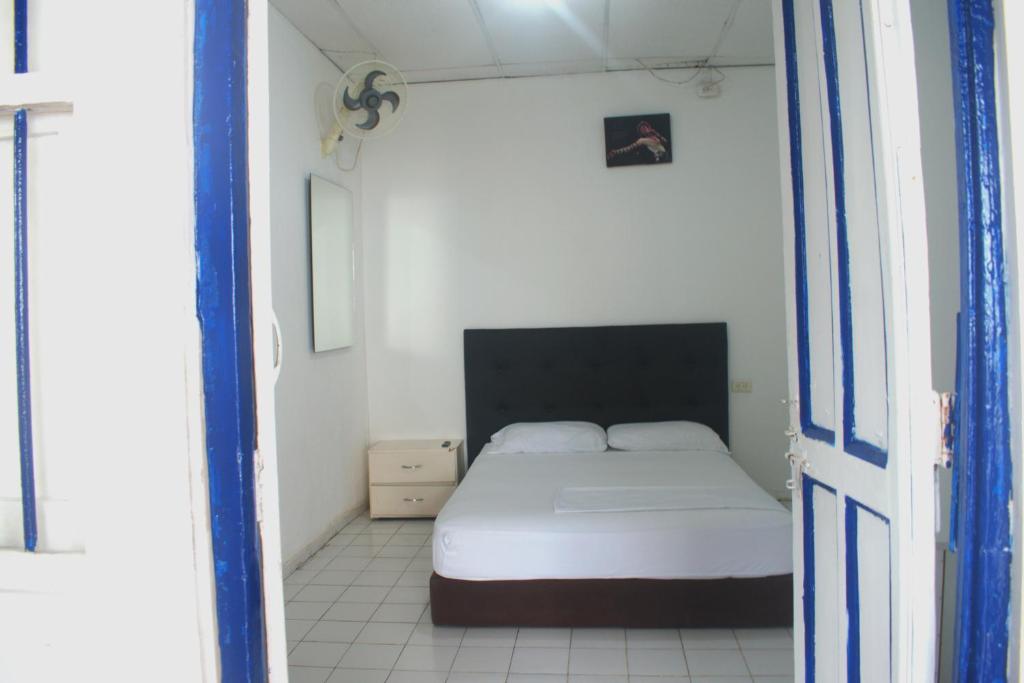 Postel nebo postele na pokoji v ubytování Hosting and Travel Services 420
