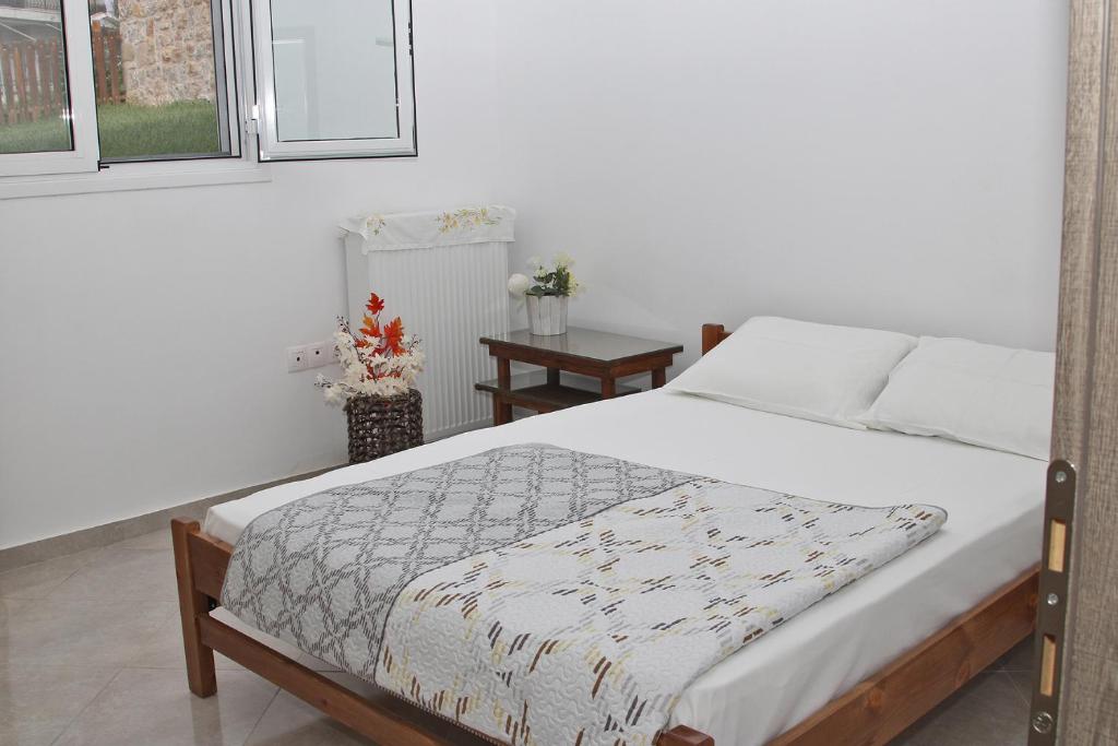 Postel nebo postele na pokoji v ubytování Vagelis Nemea apartments