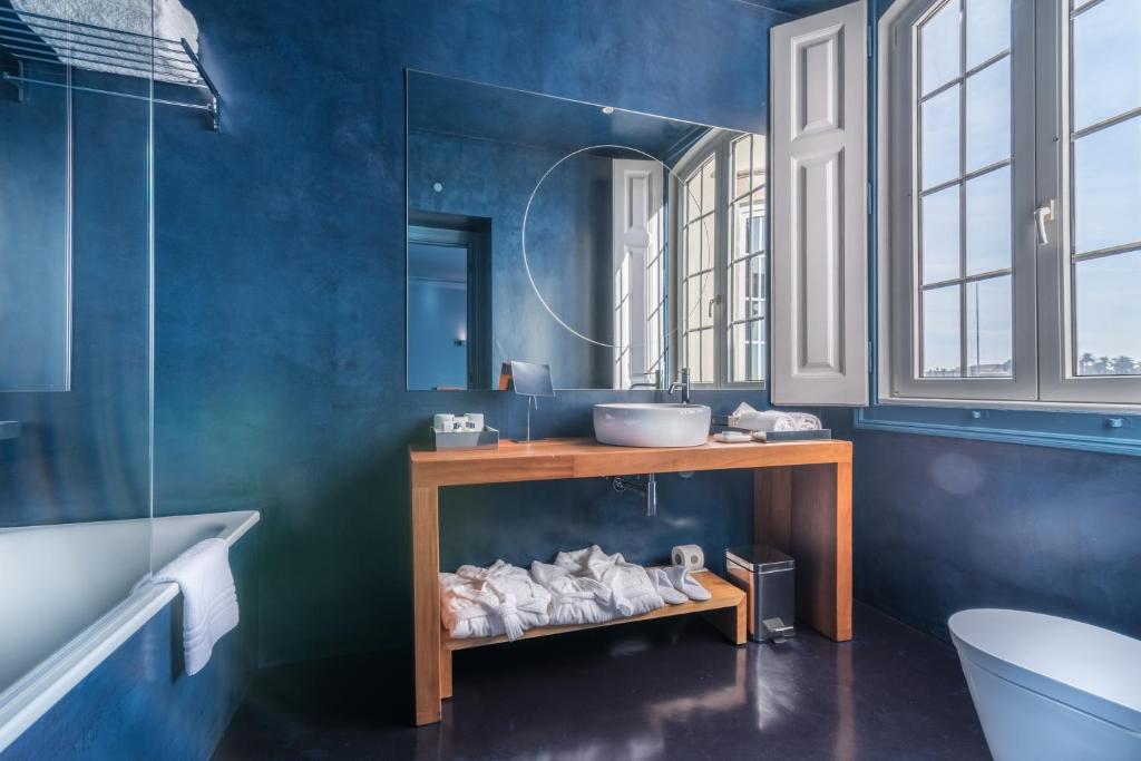a bathroom with a sink and a mirror at Villa Cascais Boutique Hotel in Cascais