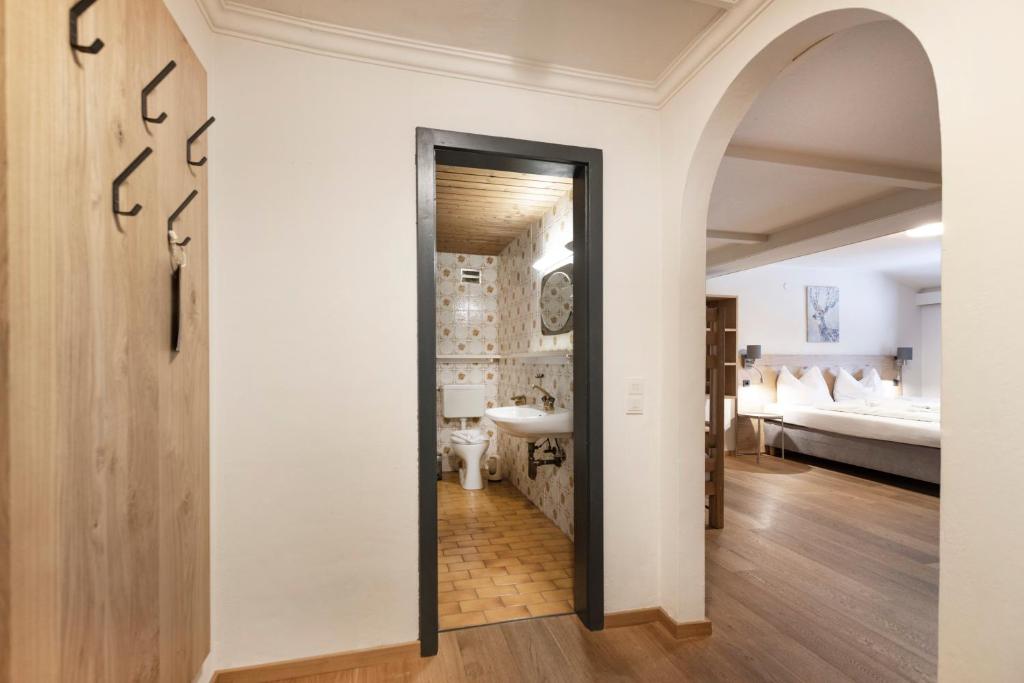 Vannituba majutusasutuses Hotel Pinzgauerhof - Inclusive Evening Dinner and Joker Card in summer