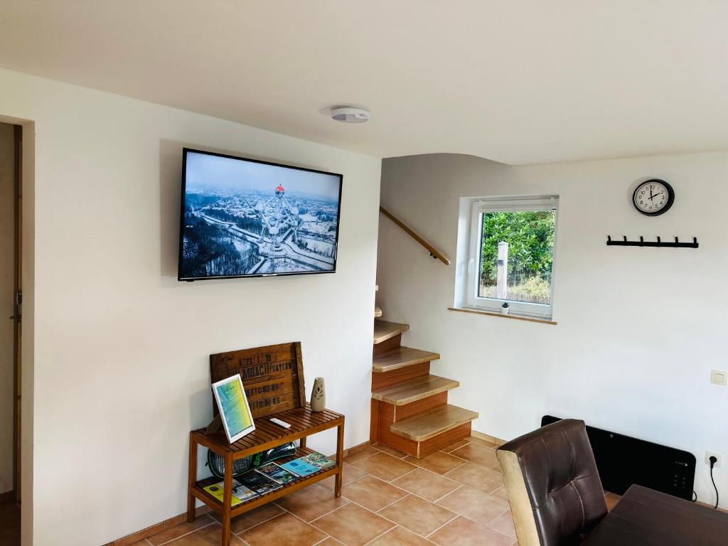 TV a/nebo společenská místnost v ubytování Sweet Home