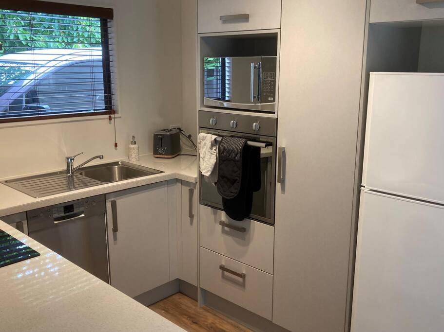 Sunny Escape in Old Cromwell - Resim 11