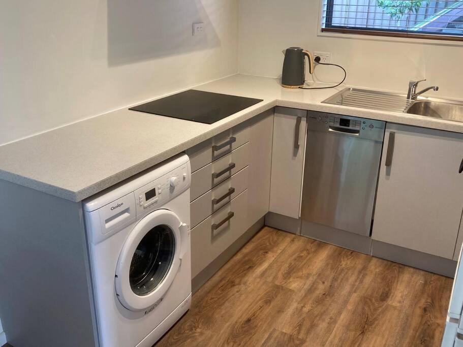 Sunny Escape in Old Cromwell - Resim 10