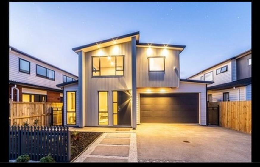 Scott point private entry flat offers the entire living room, bedroom and ensuite, parking available - Resim 4