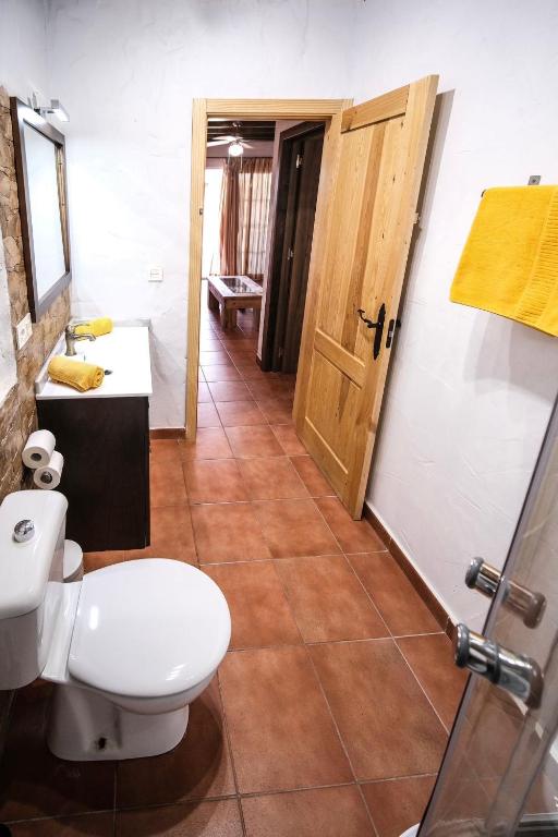 a bathroom with a toilet and a sink at Club JM Lanzarote in Tabayesco