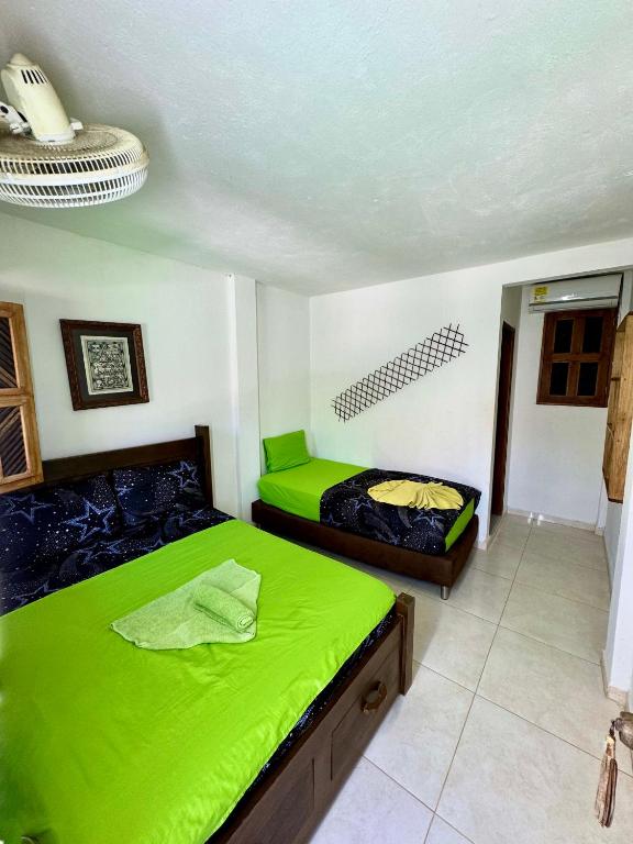 Postel nebo postele na pokoji v ubytování Hostal Nibuni Palomino