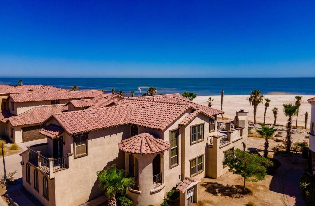 Nespecifikovaný výhled na moře nebo výhled na moře při pohledu z prázdninového domu