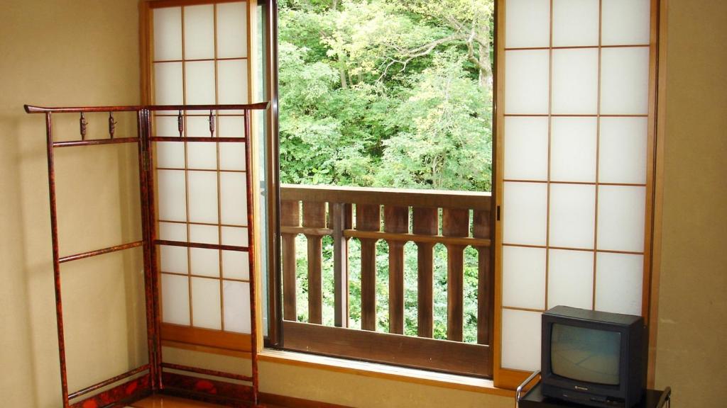 TV a/nebo společenská místnost v ubytování 関温泉 吉野屋温泉旅館