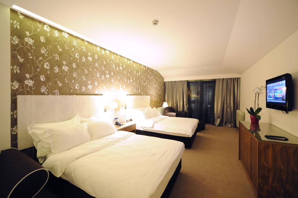 מיטה או מיטות בחדר ב-Hotel 1000 Ruza