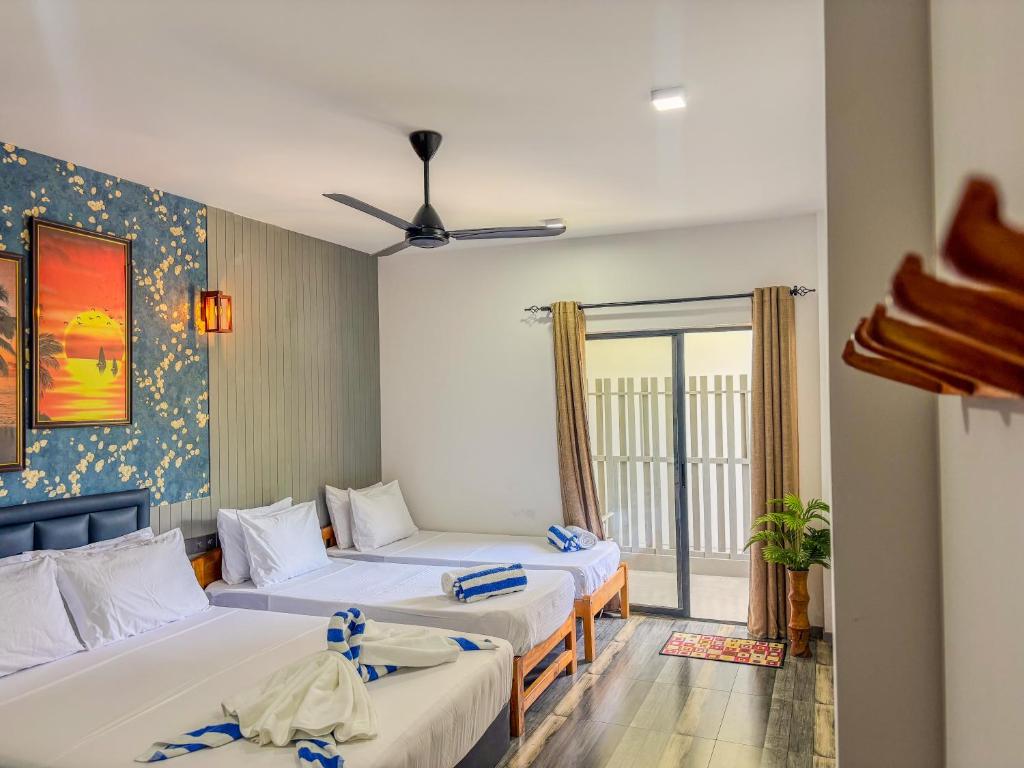 Postel nebo postele na pokoji v ubytování Kuda Vilu, Mathiveri, Maldives