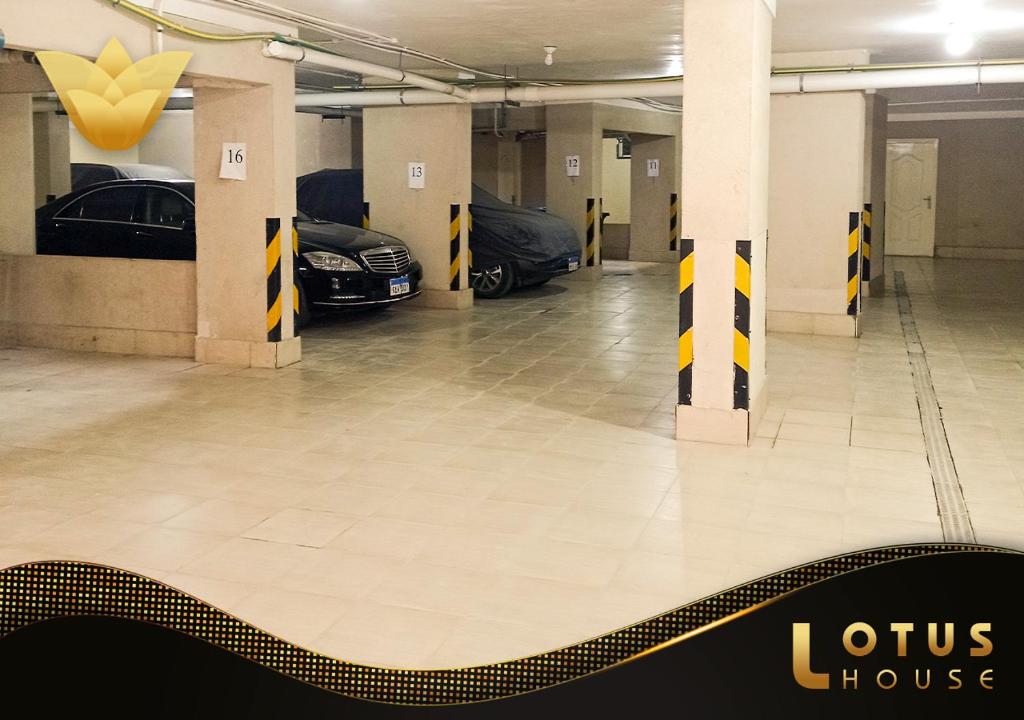 El Lotus Building - 10