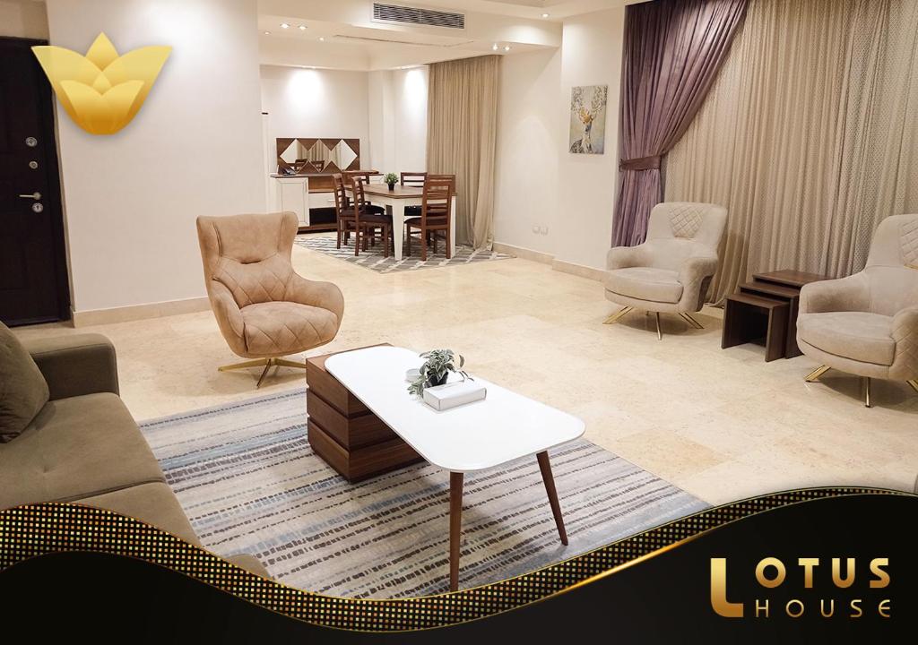 El Lotus Building - 9