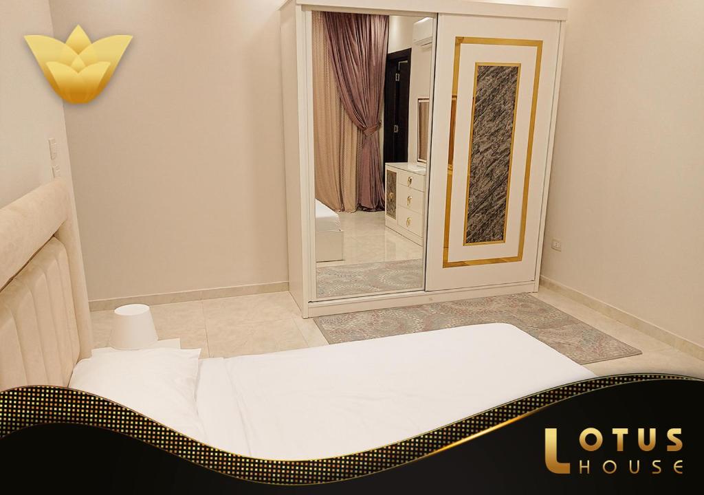 El Lotus Building - 14