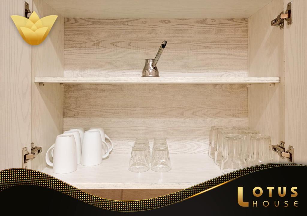 El Lotus Building - 18