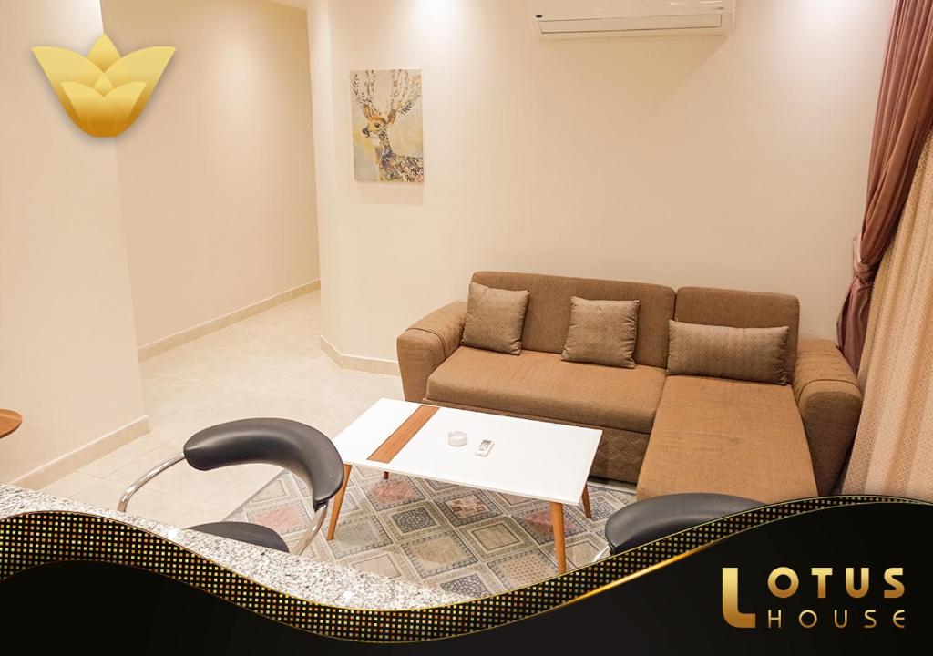 El Lotus Building - 12