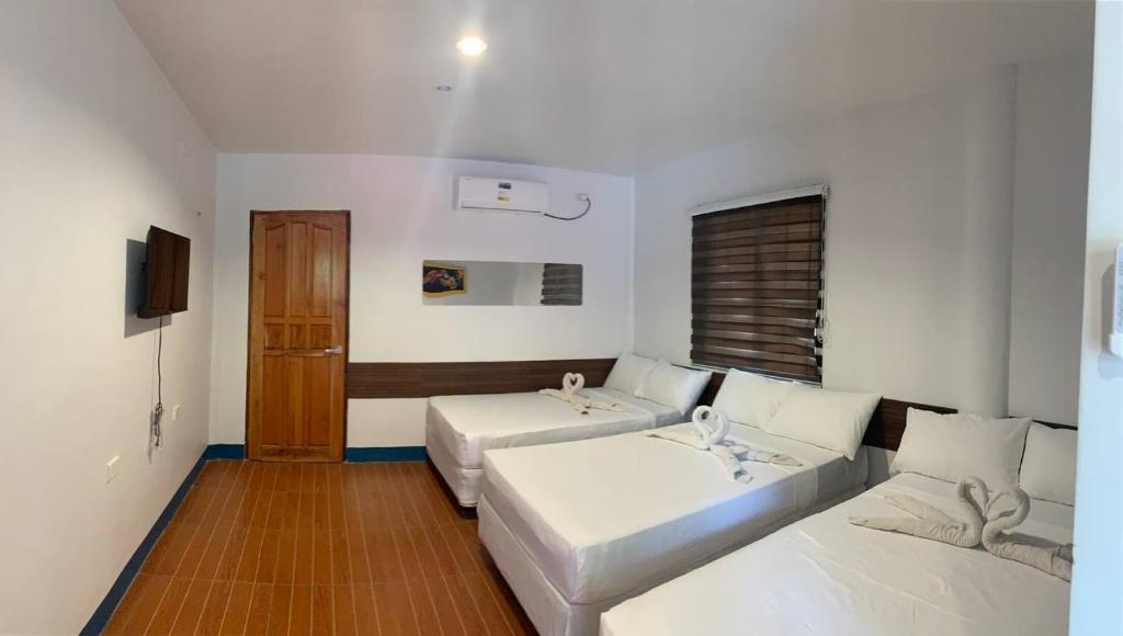 Postel nebo postele na pokoji v ubytování Camiguin Atlantis Pension House
