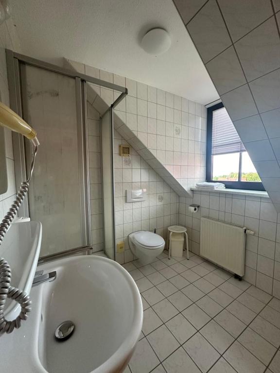 Koupelna v ubytování Pension und Monteurzimmer mit Küche und Waschmaschine