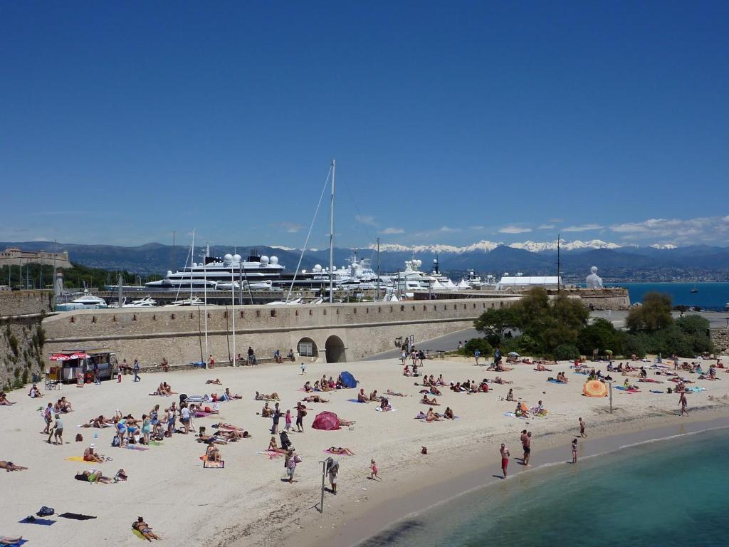 Gallery image of DUPLEX VILLA LES PINS 89m2 et terrasse 30m2 in Antibes